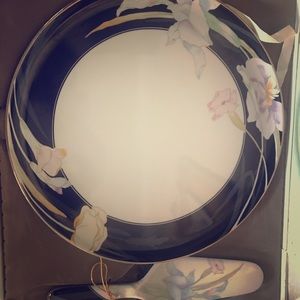 Mikasa dessert plat and serving spatula
